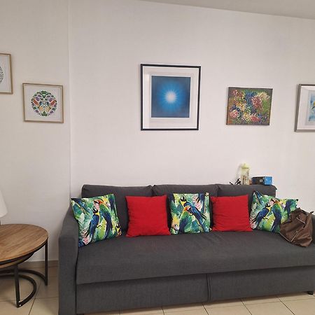 Amazing Apartment For 3 Guests Steps From The Beach Нетания Экстерьер фото