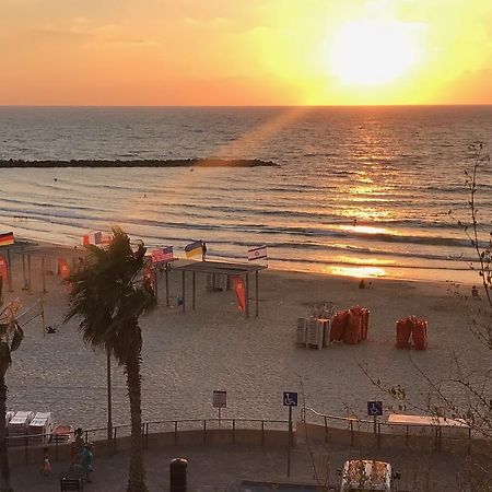 Amazing Apartment For 3 Guests Steps From The Beach Нетания Экстерьер фото