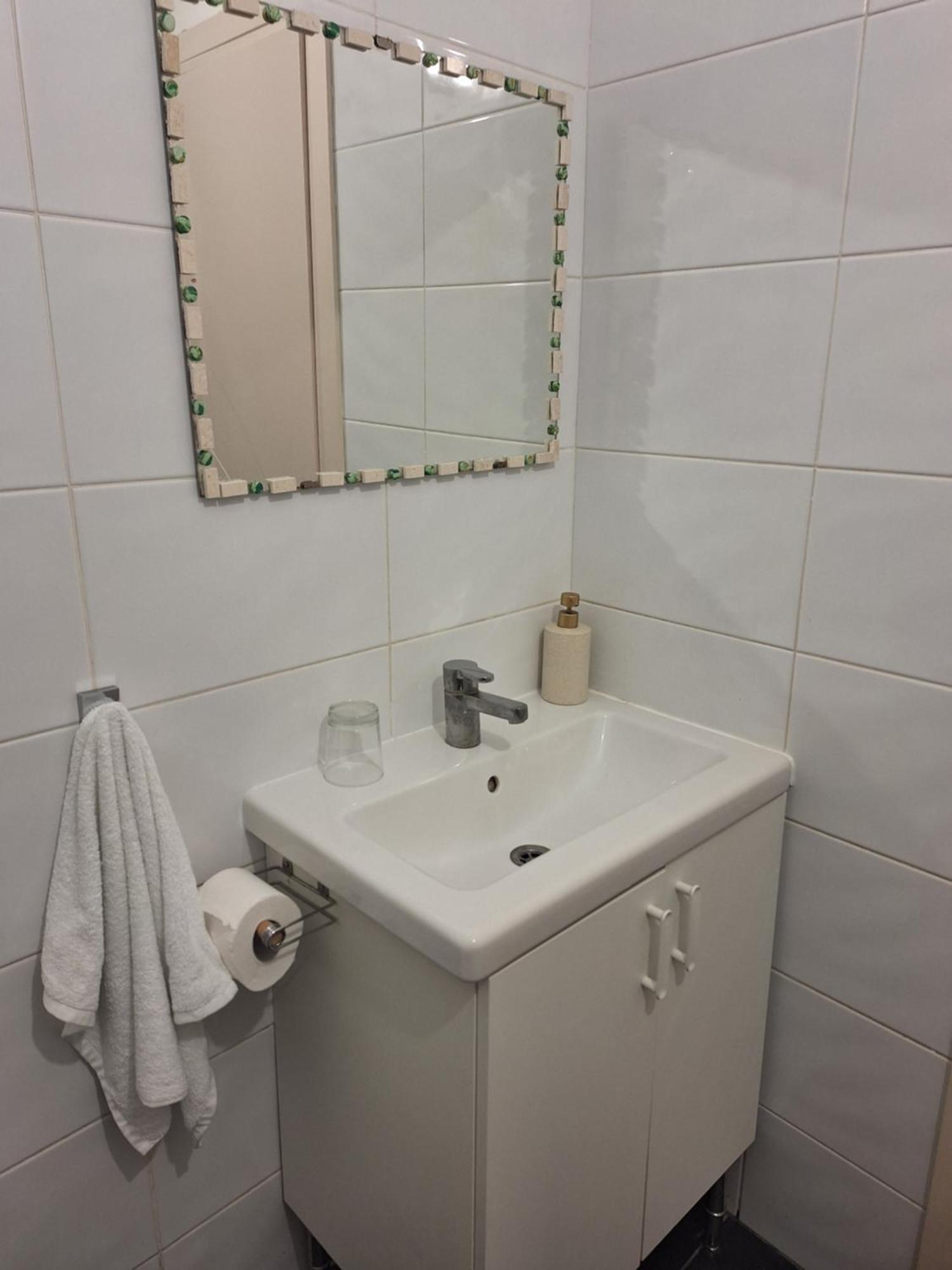 Amazing Apartment For 3 Guests Steps From The Beach Нетания Экстерьер фото