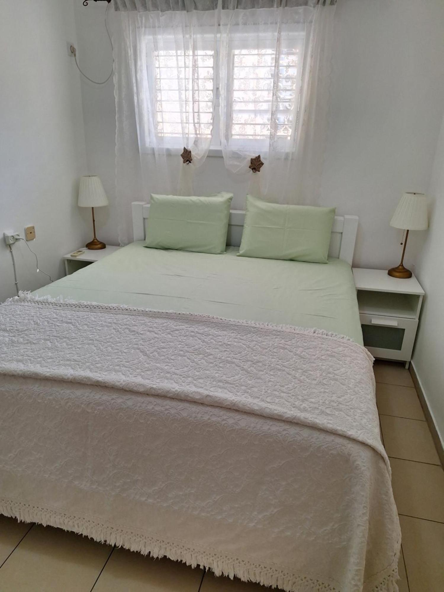 Amazing Apartment For 3 Guests Steps From The Beach Нетания Экстерьер фото