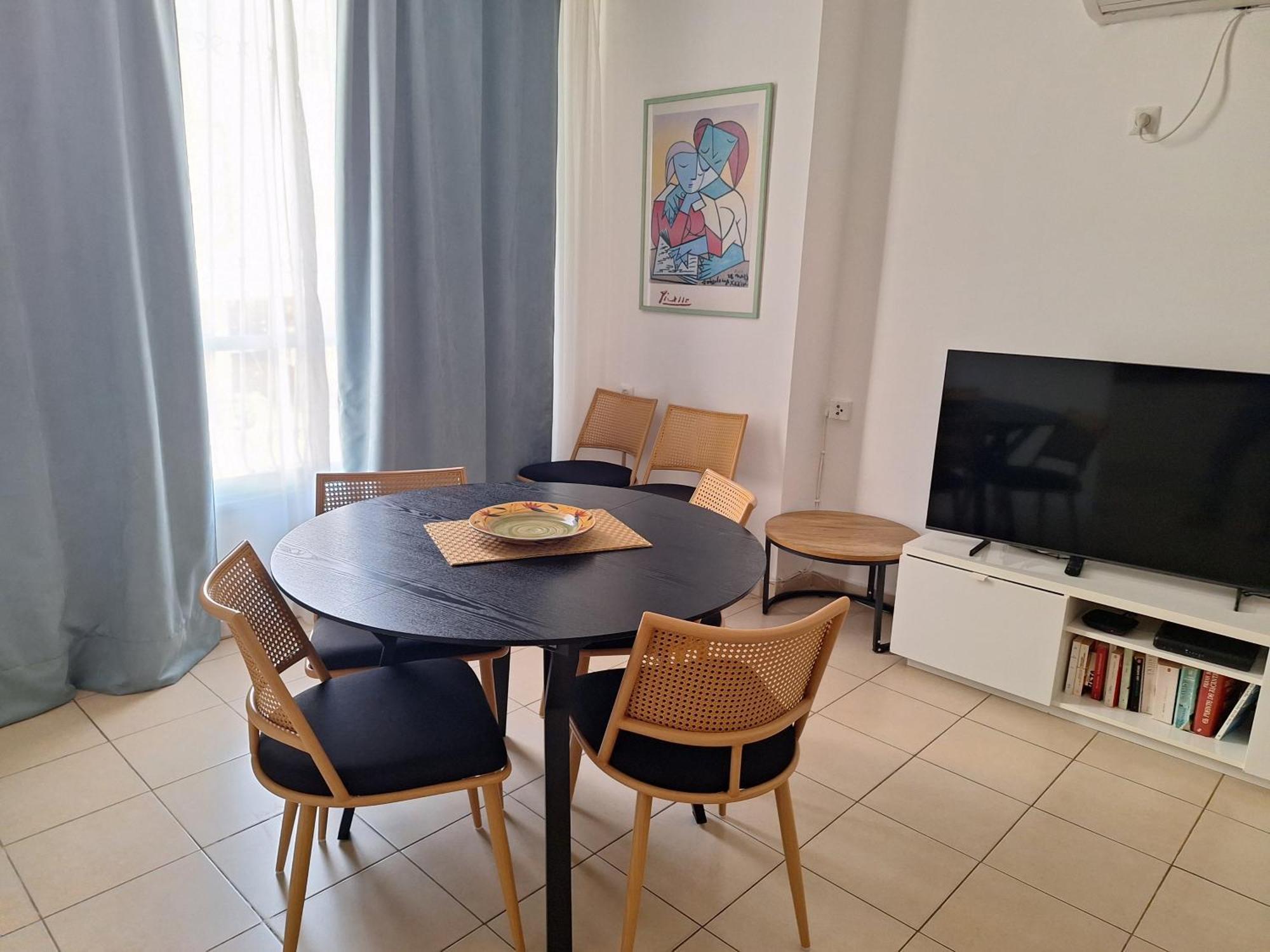 Amazing Apartment For 3 Guests Steps From The Beach Нетания Экстерьер фото
