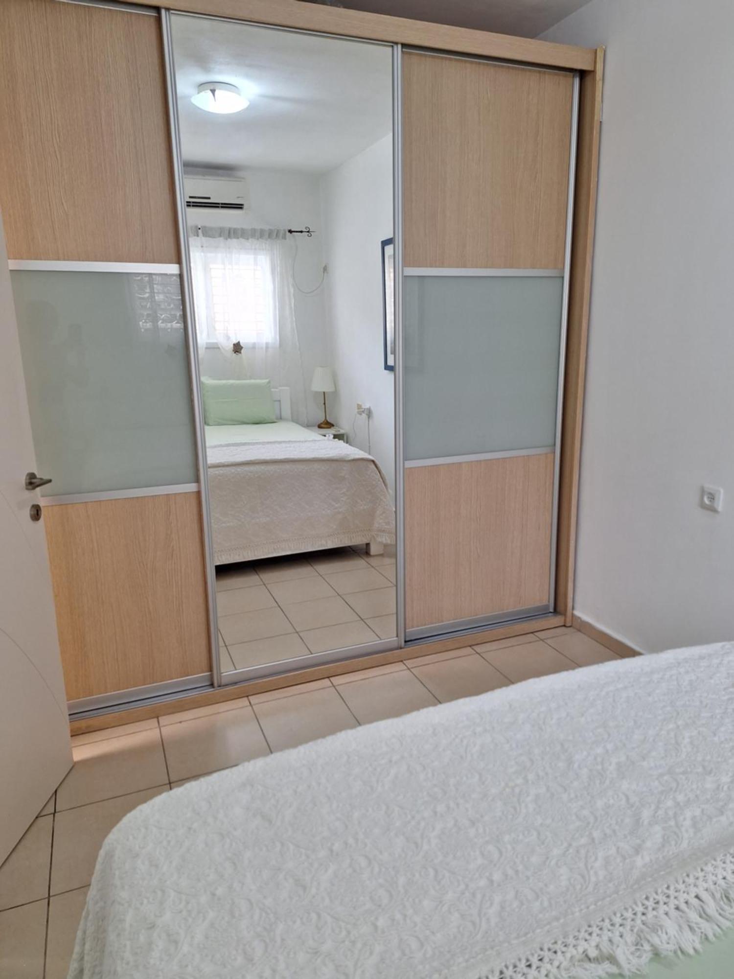 Amazing Apartment For 3 Guests Steps From The Beach Нетания Экстерьер фото