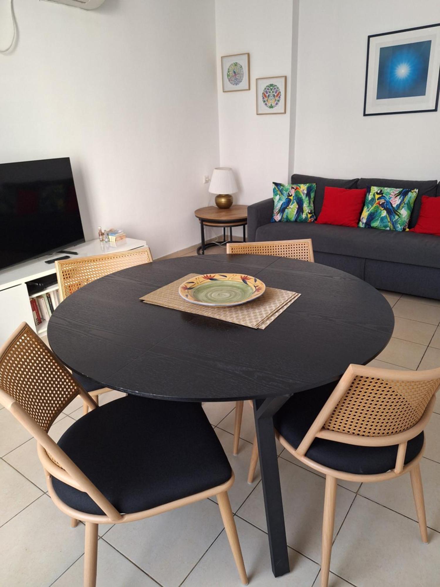 Amazing Apartment For 3 Guests Steps From The Beach Нетания Экстерьер фото